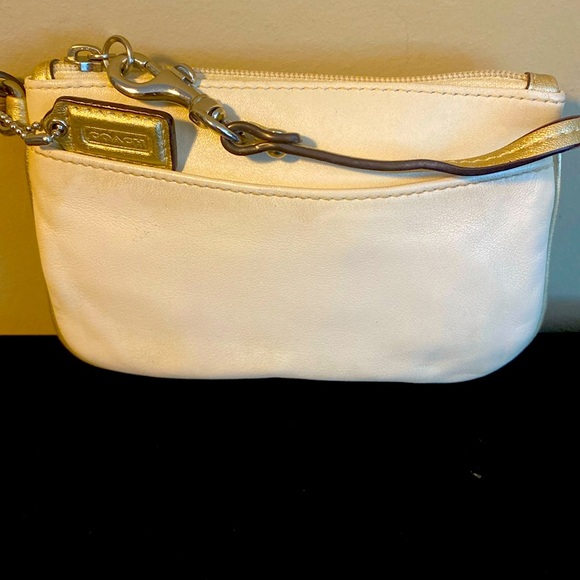 COACH wristlet - Picture 1 of 4